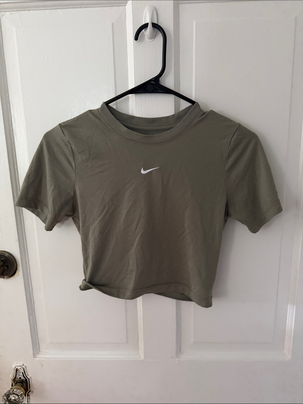 Nike Women’s baby tee in green